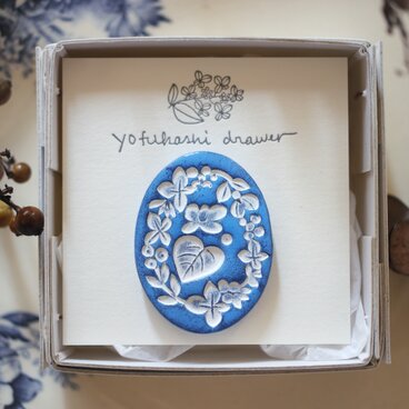 : : : 陶土の草花ブローチ : : : 1413