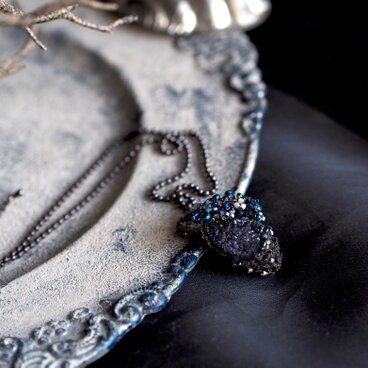 碧い隕石のペンダント