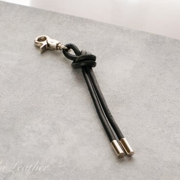 《Cow Leather》Yui レザーコードチャーム