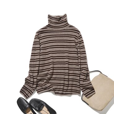 「理想の柔らかさ」の先へ。ヤクのダウンとウール混紡　ボーダーニット タートルネックニット　ブラウン　251204-1