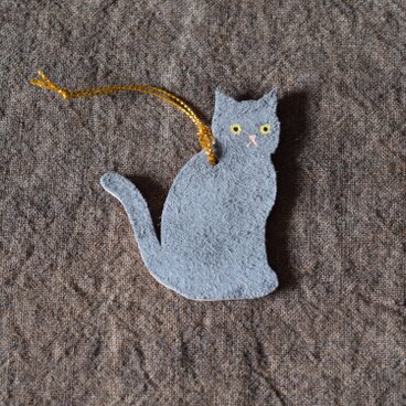 革オーナメント　グレー猫