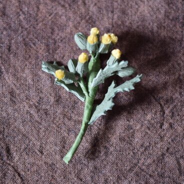 革ブローチ　ノボロギク