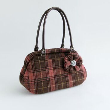 尾州ウールのボストンバッグ＊花のブローチ付き