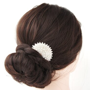 ヘアコーム 「 白菊 / 白ダリア 」 菊 ダリア 黒留袖 訪問着 留袖 和装 結婚式 入学式 髪飾り つまみ細工