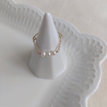 14kgf 繊細なチェーンと淡水パールの３粒リング