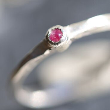 【タイで厳選】アフリカ産　バイカラールビー・シルバーリング【梅桜】