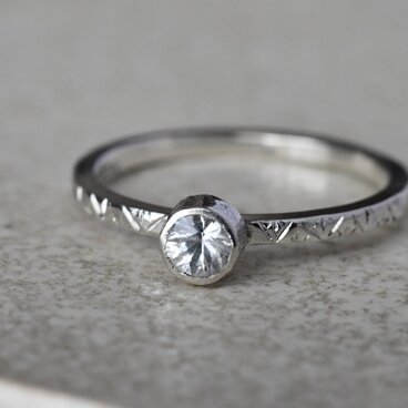 月佳～ホワイトジルコン～