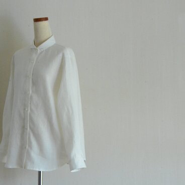 Ｍ様専用オーダーページ　リネンの丸襟シャツ（２着）　オフホワイト　ブラウン