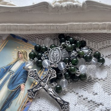 ネフライトとミルキークォーツのロザリオ