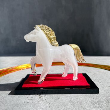 新作【干支・白馬】2026年・白い馬★本金箔★ガラスの置物・干支置物、飾り台（無料）２種類から