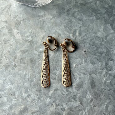 YA204-【 AVON 】エイボン・ヴィンテージイヤ リング 1979 “Lattice Lace”  Filigree