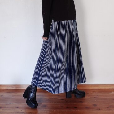 ブルキナファソ　ダフィン族の伝統藍染スカート