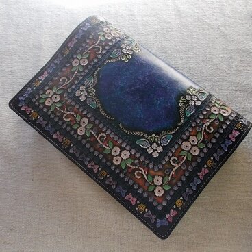 単行本サイズブックカバー  牛革　刻印＆拭き染め