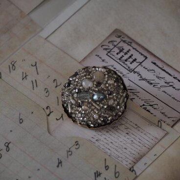 ブローチ　冬の朝