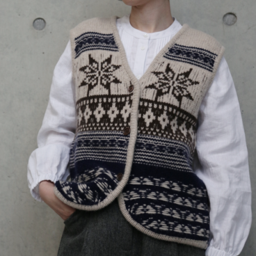 温もりを纏う、フェアアイルニットベスト　ウール100％　ウールベスト 　　251208-1