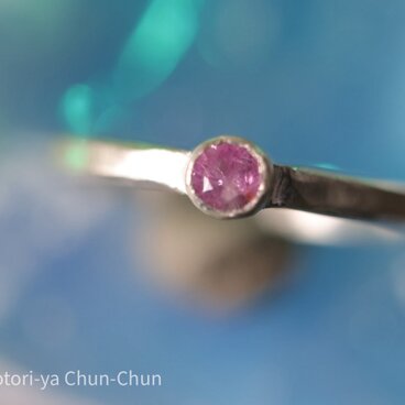 【石感のあるサファイア】バイカラーピンクサファイア・シルバーリング【淡桃】