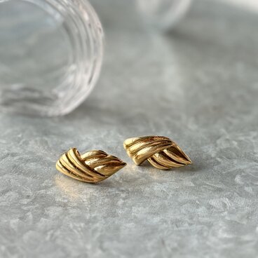 PM58-【 Monet 】モネ・ヴィンテージピアス 1970〜80's Gold Tone Abstract Wings
