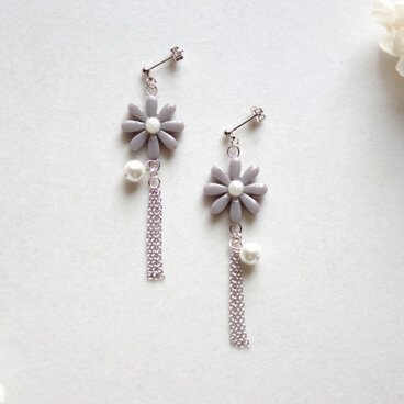 レジンアート　お花とコットンパールとフリンジのピアス〈雪女の恋〉