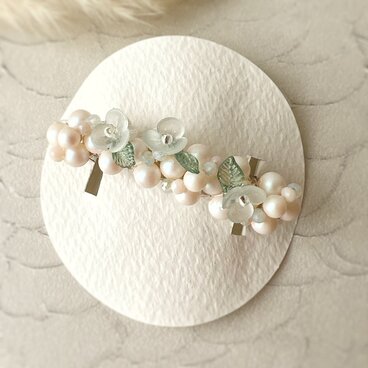 偏光パールと白いお花のバレッタ