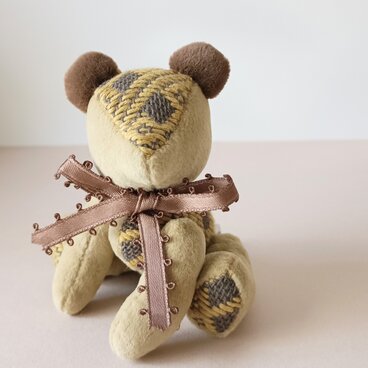 こぎん刺しのテディベアS 立てる座れるねそべる総刺しこぎんクマ　午