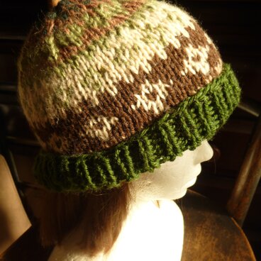 編み込み柄のニットキャップ