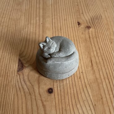 グレーの猫の香合