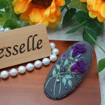 紫薔薇の静かな祝福・立体刺繍ヘアクリップ