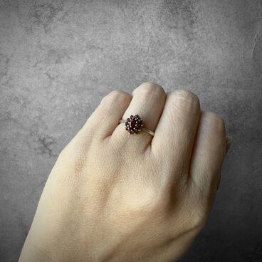 273 ヴィンテージ きらめく真紅の蕾 – シルバークラスタリング