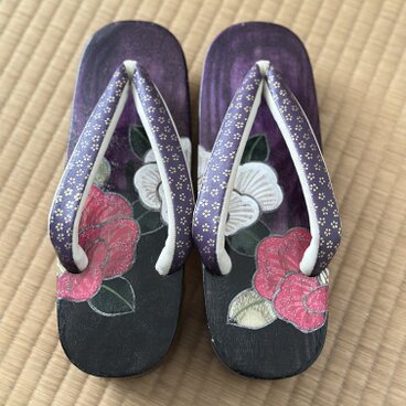 2L 椿の下駄 反小町 黒紫