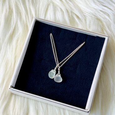 大切な人へ贈り物 ご褒美ジュエリーBOX《Silver925》ミントグリーンとグレーシーグラスビーズのブレスレットセット