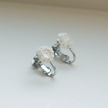 flower white 白い花 No.6イヤリング ＜ピアス交換可＞