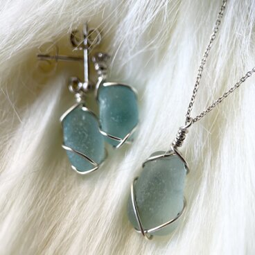 大切な人へ贈り物 ご褒美ジュエリーBOX《Silver925》空色シーグラスのネックレス・スタッズピアスセット