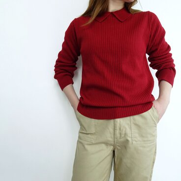「オンからオフにも」襟付き12Gワイドリブニット＜レッド＞