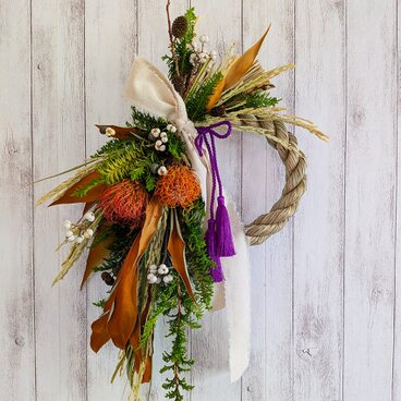 ネイティブフラワーの注連縄リース（紫のタッセルヒモ）