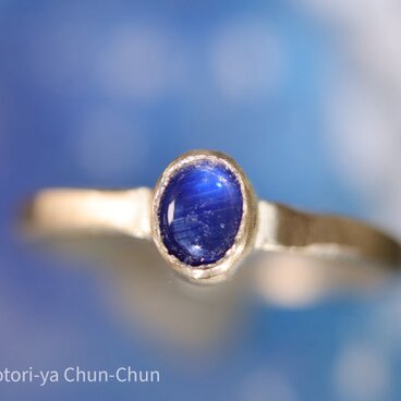 【小鳥屋ジュエリー】ロイヤルブルー・成長線入りスターサファイア・K10YGリング【天架橋】