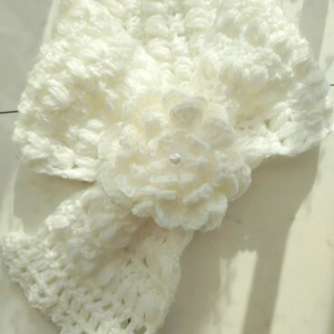 【今年の新作】マフラー コサージュ ショート ループ パール 白 ホワイト 手編み 編み物 編み