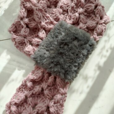 【お客様の声から生まれた】マフラー ファー ショート ループ バタフライ 花 柄 模様 スモーキー くすみ ピンク 手編み 編み
