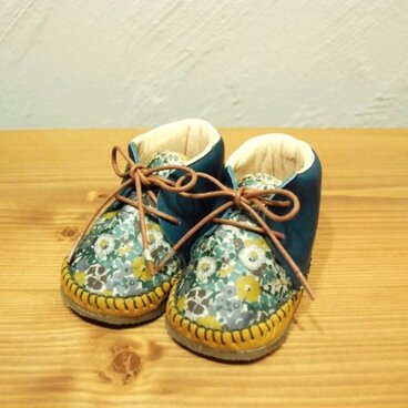 ベビーシューズ　flower blue