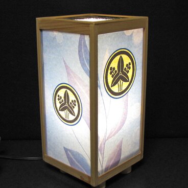 ◆『丸に立ち沢瀉』家紋の宿り木／至福の灯かり・心温まるひと時／25-51／LED･桧枠造・ラミネート加工・軽量／