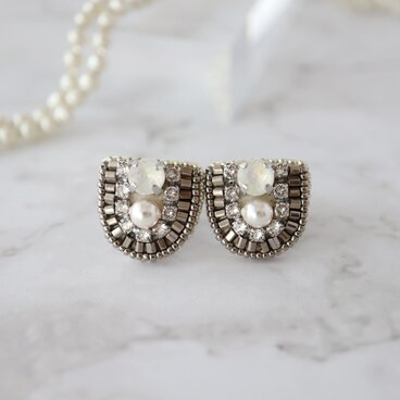 《セレモニーコーデに》上品クリスタルとパールのビーズ刺繍イヤリング｜卒業式・入学式・プレゼントにものコピー