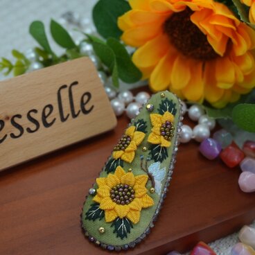 立体向日葵・手刺繡ヘアクリップ（一点物）