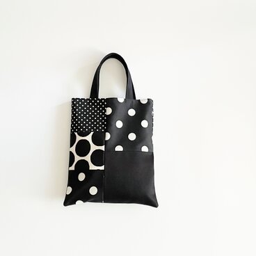 スリムなのにしっかり収納！ 水玉パッチワークバッグ A4対応