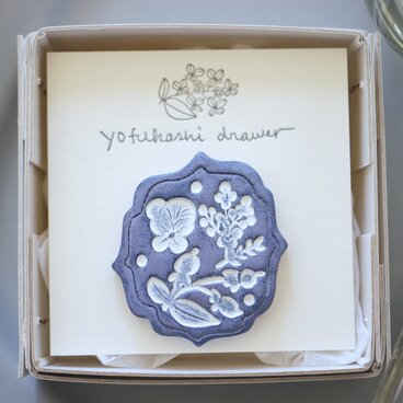 : : : 陶土の草花ブローチ : : : 1423