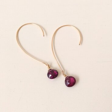 ロードライトガーネットのロングフックピアス(14kgf)