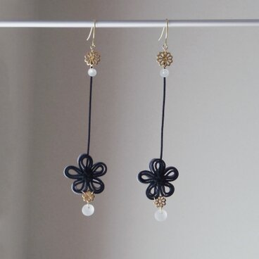 【新作】ピアス「囁ふくら」（黒×グレー）