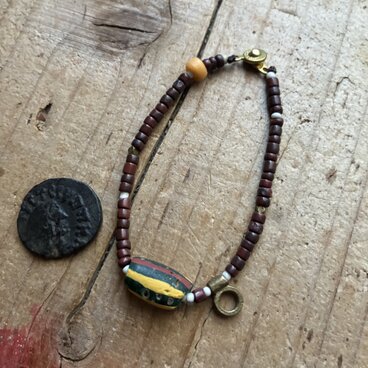 ＊古のブレス。@ベネチアの古いスジ玉＋ビルマの古いビーズ＋インドの真鍮チャーム＋ジャワのシードビーズなど