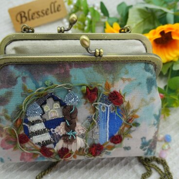Blesselle FY薔薇に囲まれた城に住む少女のがま口バッグ ― 物語を纏う、世界にひとつだけの手刺繍作品 ―