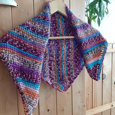 アフガン編みの三角ショール