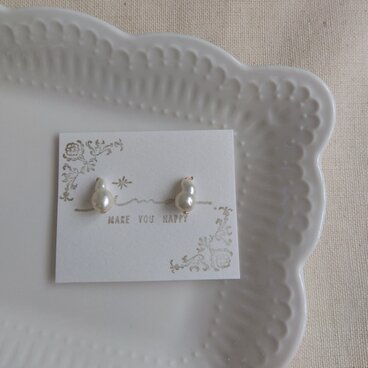 【人気】14kgf １粒しずく淡水パールの小さいピアス