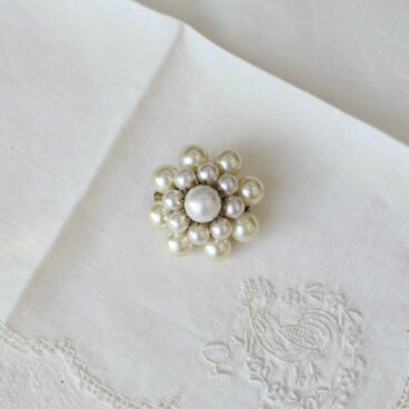 ブルガリア 古いつぶつぶパールのブローチ